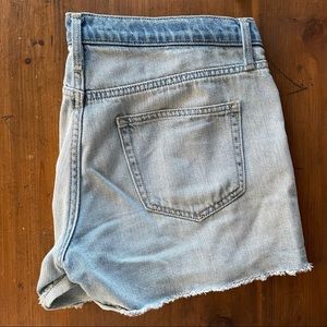 Mid Rise GAP Denim Slouch Shorts, size 26
